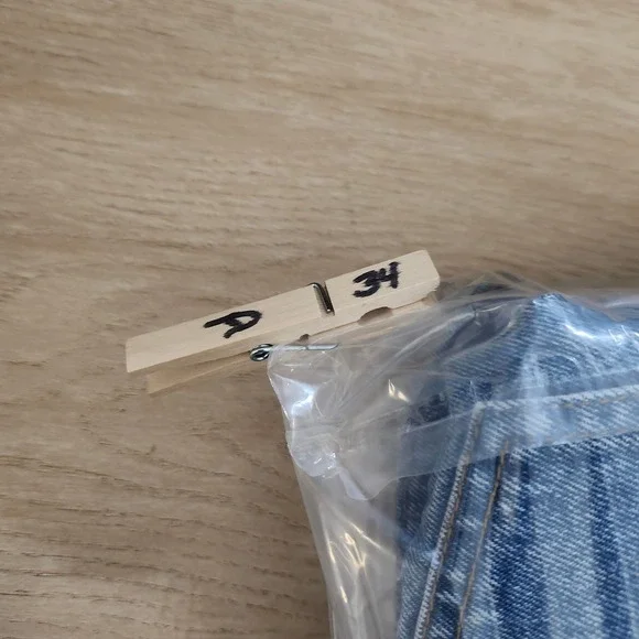 Abercrombie Fitch Size 34 / 18 The Mom Short High Rise Distressed Denim Jeans‎ - Picture 15 of 15